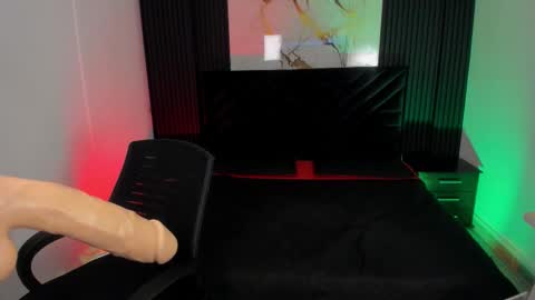 Snapshot of airamclair chatting on 10-31-25, 09:05 Airam Clair online show from 10-31-25, 09:05