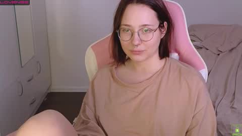 Snapshot of airyhill chatting on 11-18-25, 06:01 airyhill online show from 11-18-25, 06:01