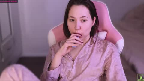 Snapshot of airyhill chatting on 12-15-25, 12:31 airyhill online show from 12-15-25, 12:31