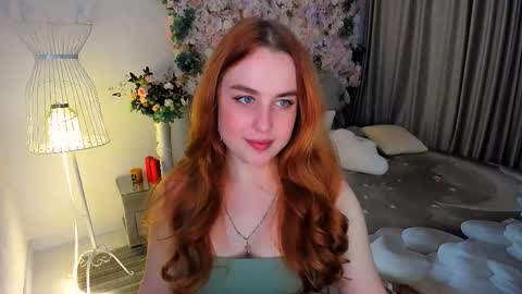 Snapshot of airysilhouette chatting on 11-30-25, 10:08 Louise online show from 11-30-25, 10:08