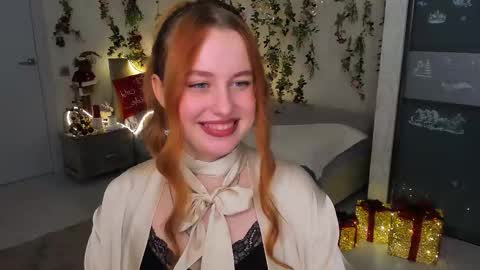 Snapshot of airysilhouette chatting on 12-17-25, 07:25 Louise online show from 12-17-25, 07:25