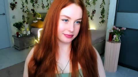 Snapshot of airysilhouette chatting on 06-05-26, 10:21 Louise online show from 06-05-26, 10:21