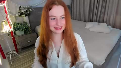 Snapshot of airysilhouette chatting on 06-06-26, 04:17 Louise online show from 06-06-26, 04:17