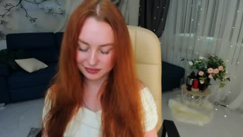 Snapshot of airysilhouette chatting on 06-16-26, 04:20 Louise online show from 06-16-26, 04:20
