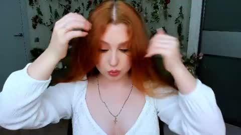 Snapshot of airysilhouette chatting on 06-21-26, 07:27 Louise online show from 06-21-26, 07:27