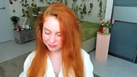 Snapshot of airysilhouette chatting on 06-29-26, 07:25 Louise online show from 06-29-26, 07:25