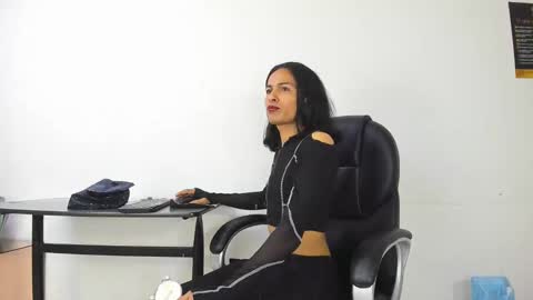 Aisha online show from 11-16-25, 04:40