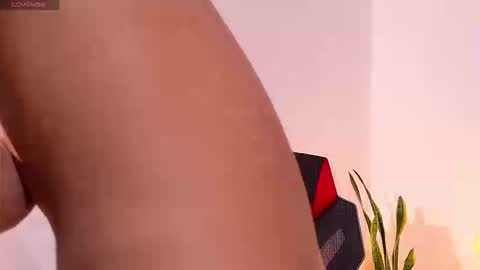 Queen Dumont   online show from 03-12-26, 09:43