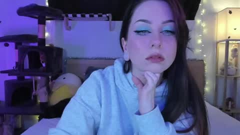 Snapshot of aivie chatting on 04-16-26, 04:24 Aivie Pink online show from 04-16-26, 04:24