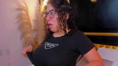 Snapshot of aixa_15 chatting on 10-31-25, 12:17 Aixa Burgos online show from 10-31-25, 12:17