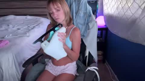 Snapshot of ajmiller25 chatting on 07-01-26, 12:23 AJ online show from 07-01-26, 12:23