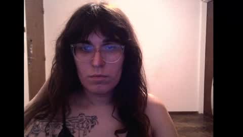 Snapshot of akamedolle chatting on 09-21-25, 02:35 Veronica Akame 3 online show from 09-21-25, 02:35