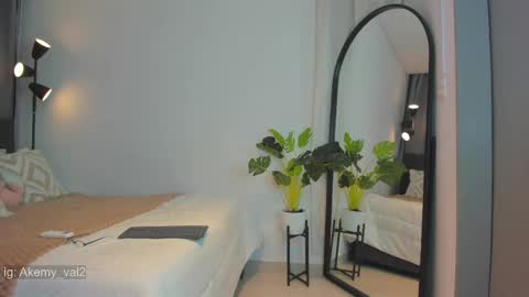 Im val   online show from 05-28-26, 01:25