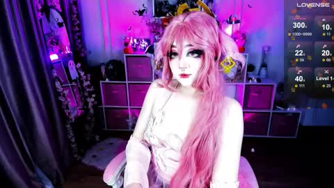 Snapshot of aki__ra chatting on 10-26-25, 12:27 Aki online show from 10-26-25, 12:27