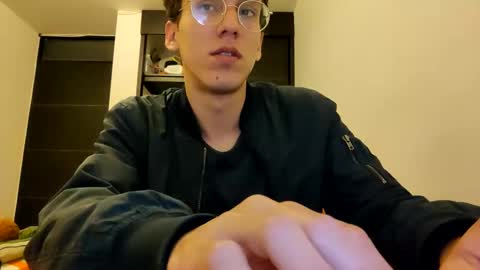 Snapshot of akilesbailo chatting on 01-26-25, 11:18 My love online show from 01-26-25, 11:18