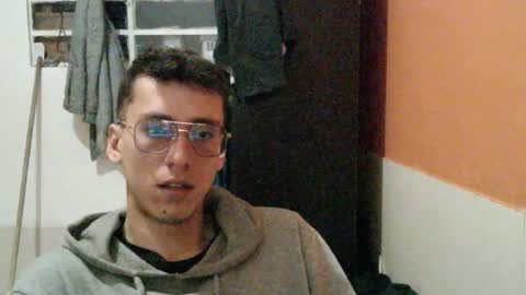 Snapshot of akilesbailo chatting on 09-23-25, 04:37 My love online show from 09-23-25, 04:37