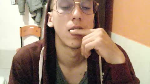 Snapshot of akilesbailo chatting on 09-25-25, 12:03 My love online show from 09-25-25, 12:03