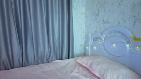 Kim online show from 11-03-25, 04:41