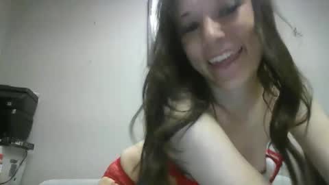 Snapshot of akizzy021 chatting on 05-18-26, 08:47 akizzy021 online show from 05-18-26, 08:47