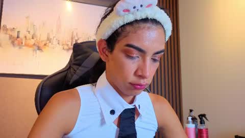 Snapshot of alahia__rodriguez chatting on 07-19-26, 01:26 Alahia Rodriguez online show from 07-19-26, 01:26