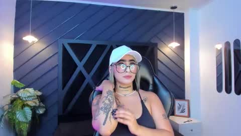 Snapshot of alahia_dangelo_ chatting on 09-16-25, 11:33 ALAHIA online show from 09-16-25, 11:33