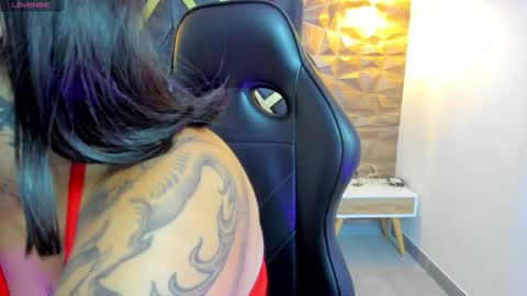 Snapshot of alahia_dangelo_ chatting on 10-04-25, 11:19 ALAHIA online show from 10-04-25, 11:19