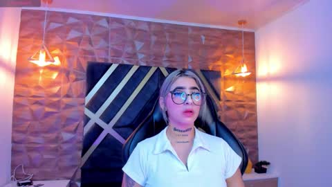 Snapshot of alahia_dangelo_ chatting on 10-11-25, 11:20 ALAHIA online show from 10-11-25, 11:20