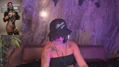 Snapshot of alahia_dangelo_ chatting on 10-21-25, 05:46 ALAHIA online show from 10-21-25, 05:46