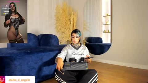 Snapshot of alahia_dangelo_ chatting on 05-22-26, 06:35 ALAHIA online show from 05-22-26, 06:35