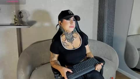Snapshot of alahia_dangelo_ chatting on 05-31-26, 03:08 ALAHIA online show from 05-31-26, 03:08