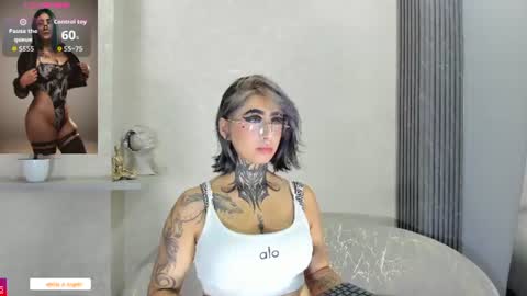 Snapshot of alahia_dangelo_ chatting on 06-14-26, 04:42 ALAHIA online show from 06-14-26, 04:42