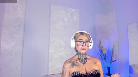 Snapshot of alahia_dangelo_ chatting on 07-11-26, 05:37 ALAHIA online show from 07-11-26, 05:37