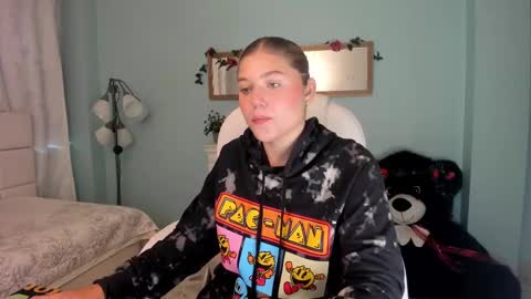 Snapshot of alaia_greyy chatting on 12-04-24, 12:47 Alaia online show from 12-04-24, 12:47