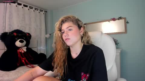 Snapshot of alaia_greyy chatting on 12-07-24, 12:56 Alaia online show from 12-07-24, 12:56