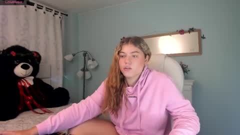 Snapshot of alaia_greyy chatting on 12-09-24, 12:40 Alaia online show from 12-09-24, 12:40
