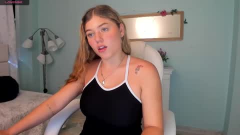 Snapshot of alaia_greyy chatting on 12-12-24, 04:21 Alaia online show from 12-12-24, 04:21