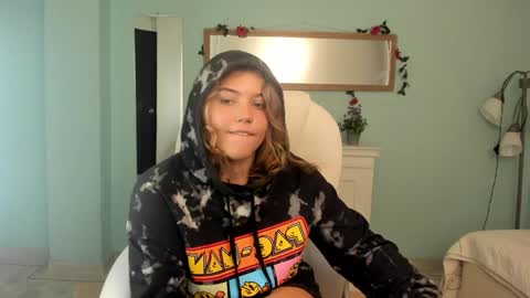 Snapshot of alaia_greyy chatting on 02-03-25, 01:51 Alaia online show from 02-03-25, 01:51