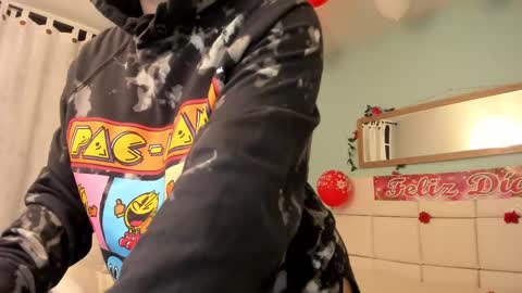 Snapshot of alaia_greyy chatting on 02-18-25, 02:16 Alaia online show from 02-18-25, 02:16