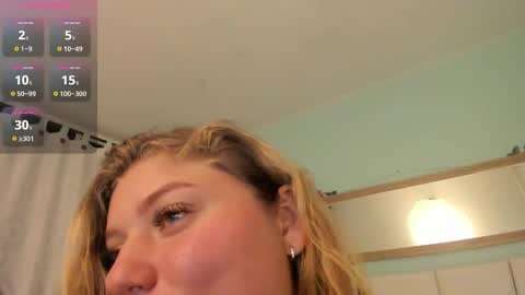 Snapshot of alaia_greyy chatting on 03-05-25, 02:12 Alaia online show from 03-05-25, 02:12