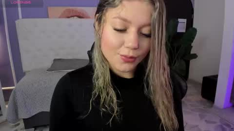 Snapshot of alaia_greyy chatting on 10-02-25, 12:56 Alaia online show from 10-02-25, 12:56