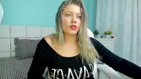 Snapshot of alaia_greyy chatting on 10-14-25, 07:58 Alaia online show from 10-14-25, 07:58