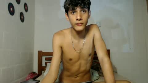 Snapshot of alan048 chatting on 06-12-26, 11:25 ALAN online show from 06-12-26, 11:25