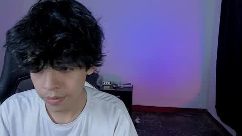 Snapshot of alan18n chatting on 11-18-25, 02:17 alan18n online show from 11-18-25, 02:17