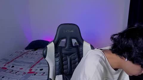 Snapshot of alan18n chatting on 11-25-25, 04:45 alan18n online show from 11-25-25, 04:45