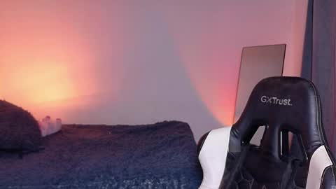 Snapshot of alan18n chatting on 04-04-26, 10:07 alan18n online show from 04-04-26, 10:07