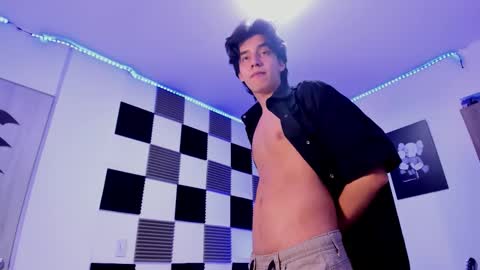 Alan Boy online show from 11-23-25, 01:44