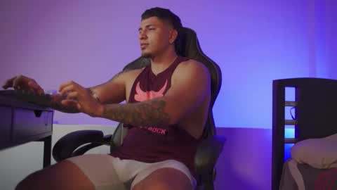 Snapshot of alan_muscle chatting on 11-17-25, 05:24 Alan online show from 11-17-25, 05:24