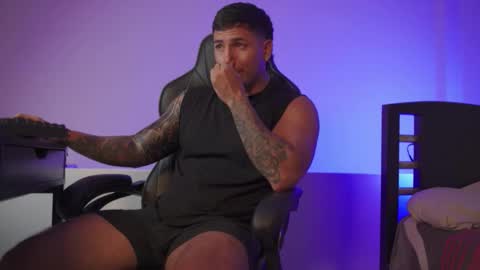 Snapshot of alan_muscle chatting on 11-20-25, 07:30 Alan online show from 11-20-25, 07:30