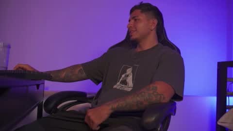 Snapshot of alan_muscle chatting on 03-07-26, 06:21 Alan online show from 03-07-26, 06:21