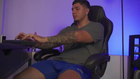 Snapshot of alan_muscle chatting on 03-30-26, 06:58 Alan online show from 03-30-26, 06:58